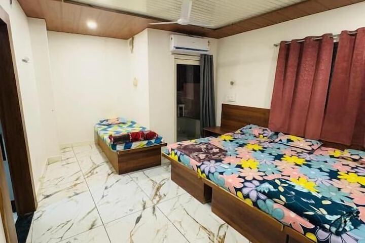 Room 6 of 10