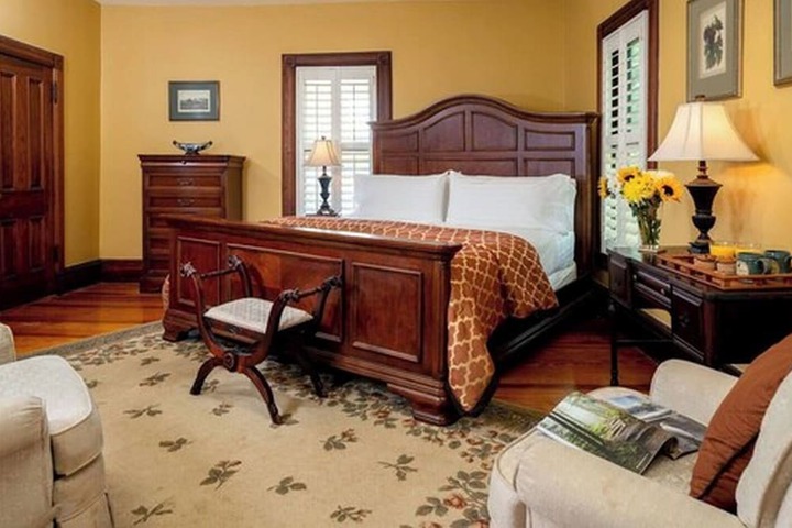 Room 8 of 162