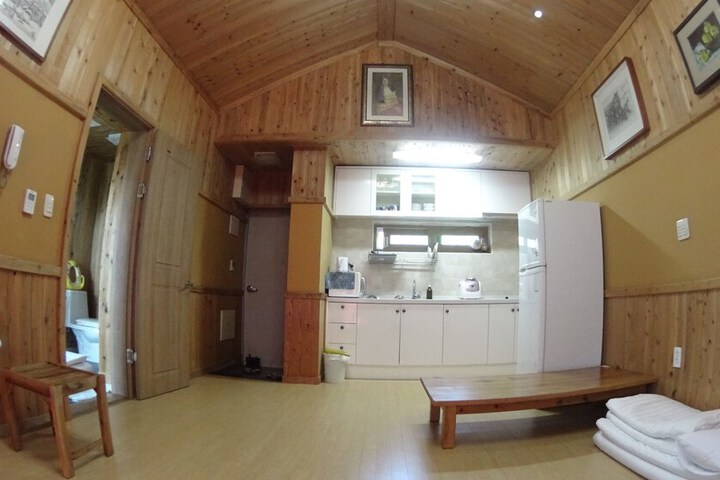 Room 18 of 182