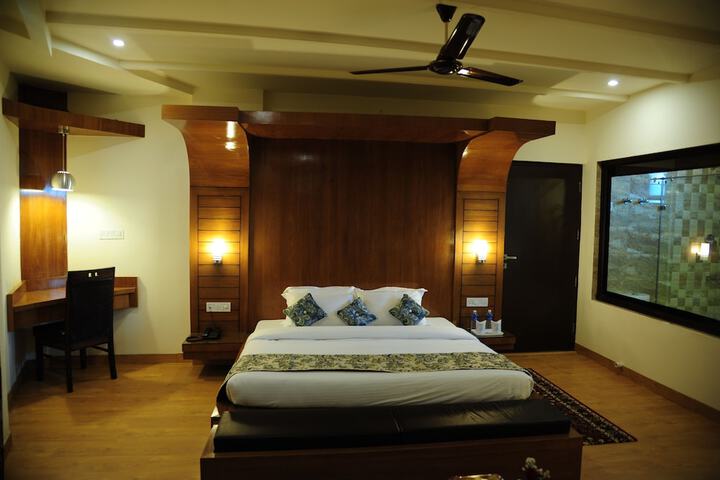 Room 30 of 76