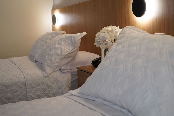 Room 42 of 144