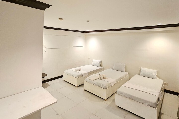 Room 4 of 87