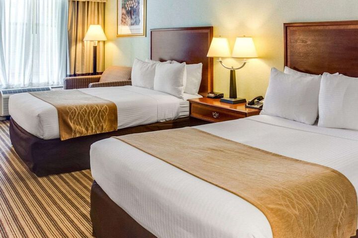 Double Accessible Queen Size Bed (8 of 10)