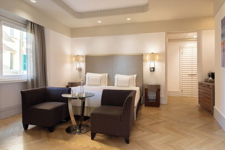 Room 44 of 115