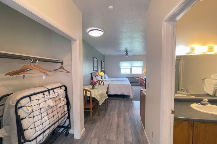 Room 32 of 104