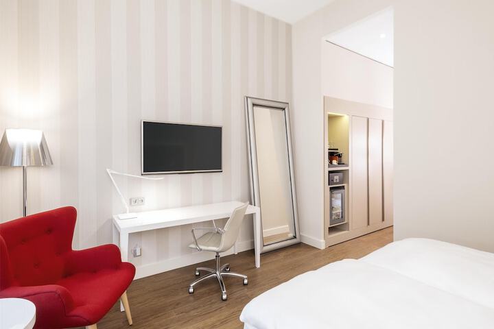 Room 21 of 66