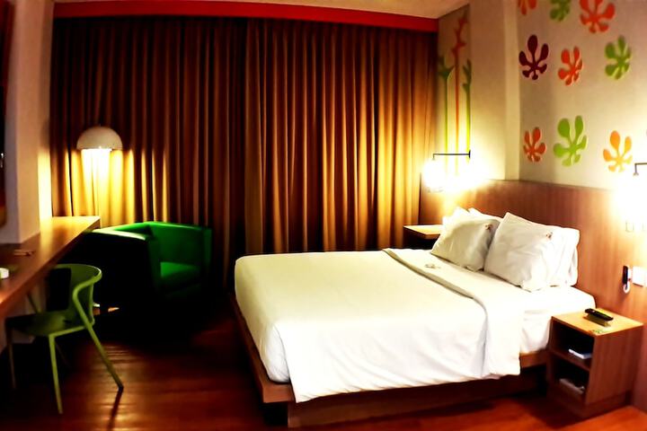 Room 6 of 14