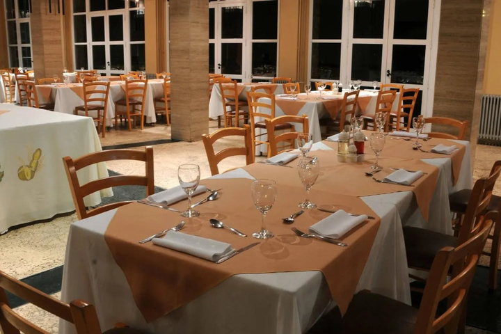 Dining 9 of 9