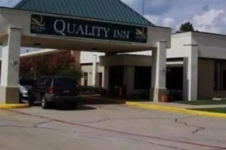 Exterior of DELUXE INN STEPHENVILLE