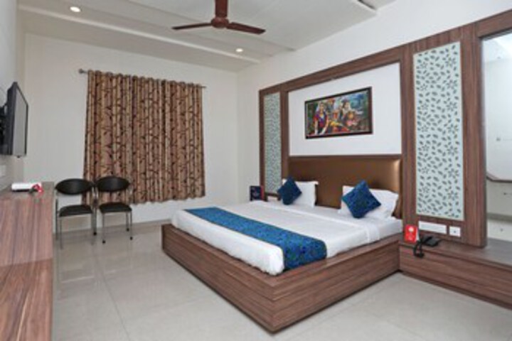 Room 15 of 23