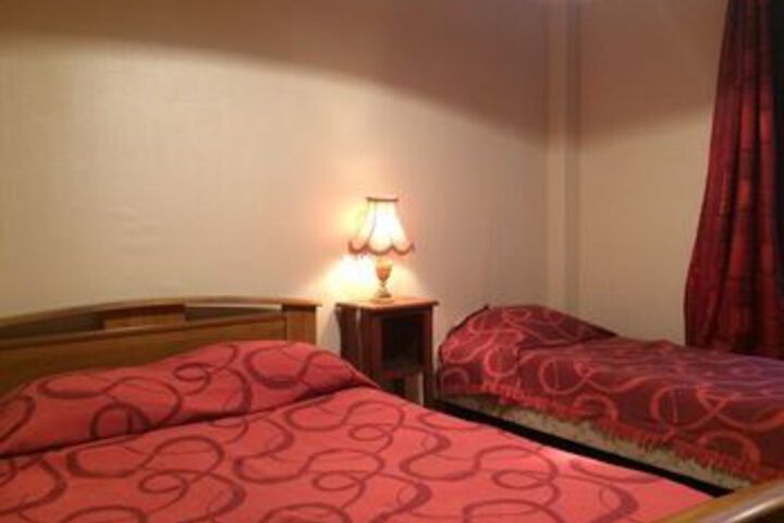 Room 9 of 28