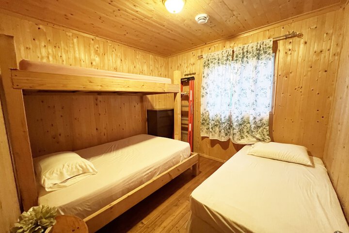 Room 5 of 68