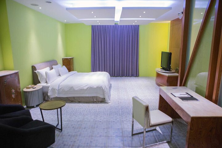 Room 8 of 62