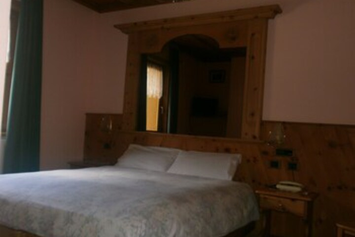 Room 9 of 17