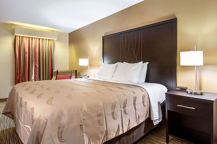 1 King Bed (2 of 10)
