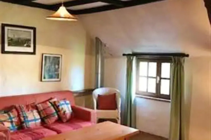 Room 5 of 11