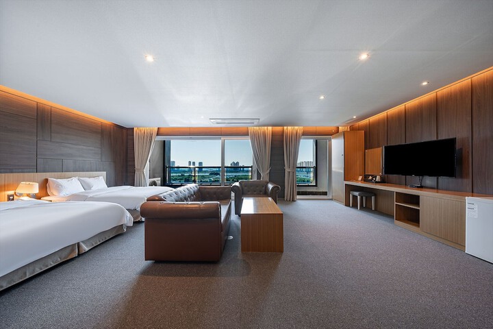 Room 5 of 34