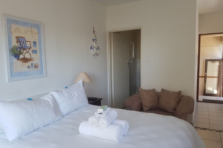 Room 12 of 77