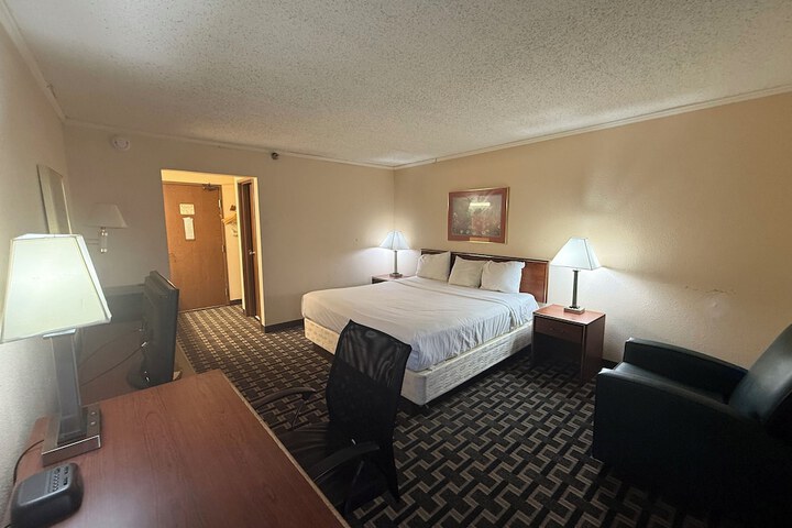 Room 12 of 18