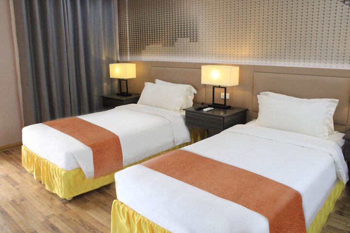 Room 2 of 16