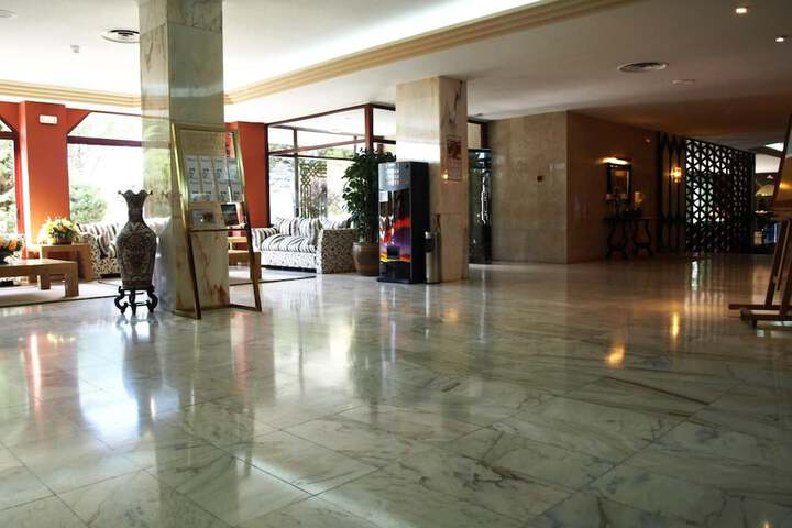 Guest Lobby