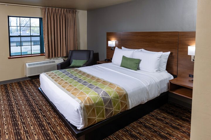 Queen Bed Accessible (6 of 18)
