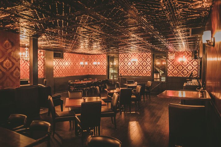 Lounge 16 of 23