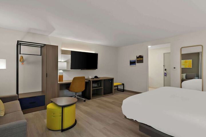 Room 25 of 61