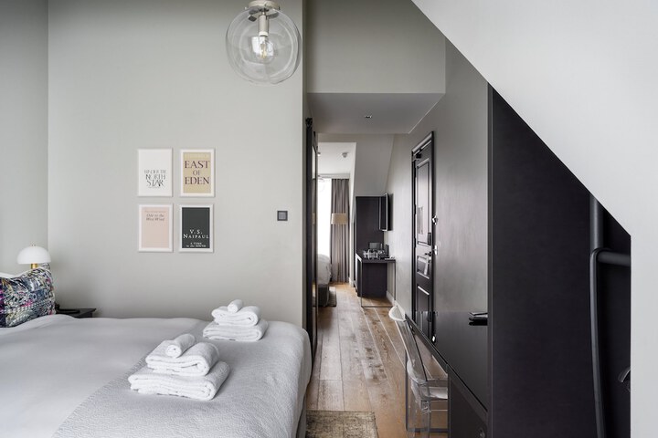 Room 33 of 69