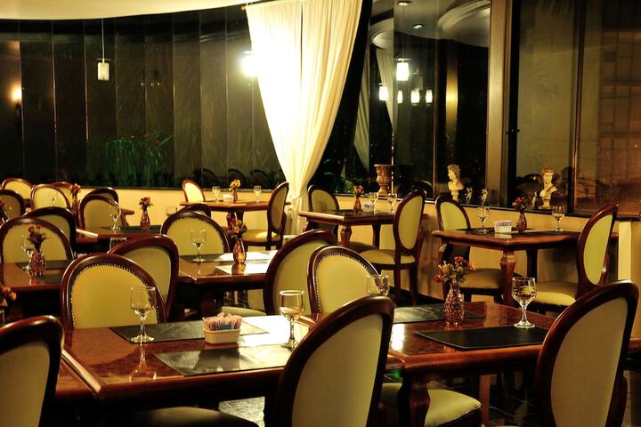 Dining 59 of 80