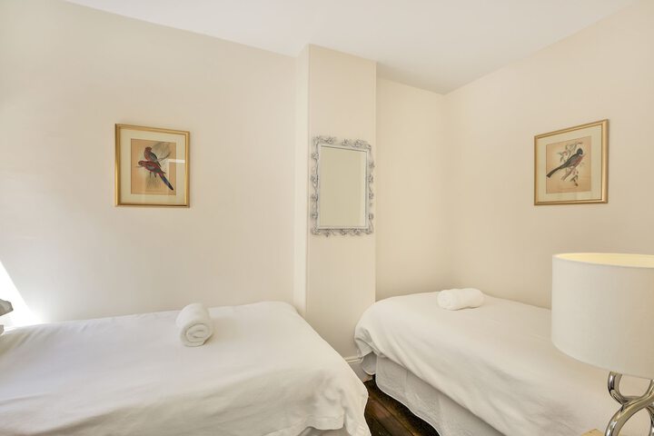 Room 9 of 15