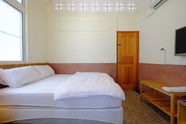 Room 15 of 32