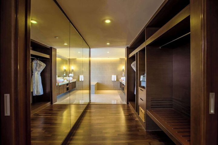 Room 27 of 100
