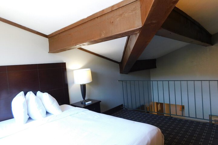 Standard | King Bed (31 of 64)