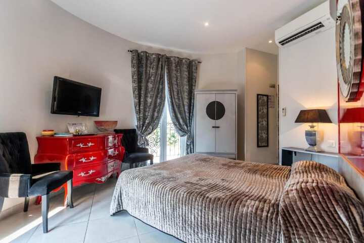 Room 13 of 50