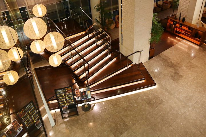 Hotel 2 of 101
