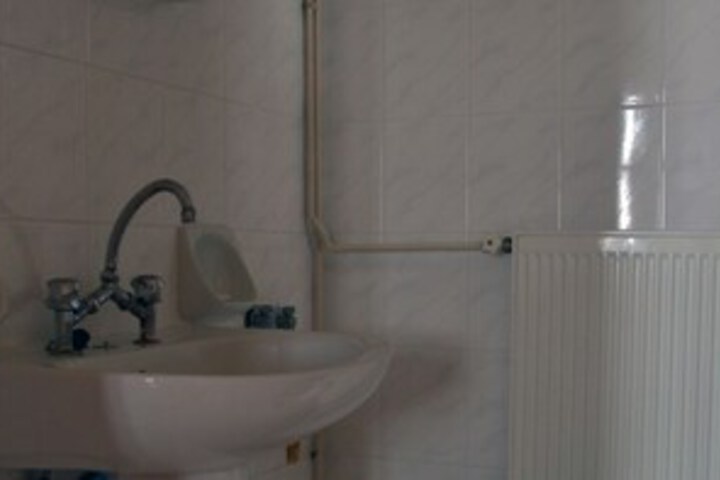Room 5 of 120