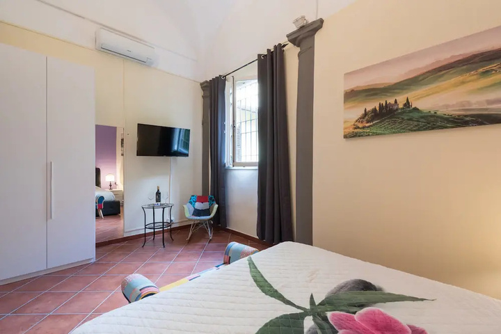 Room 2 of 10