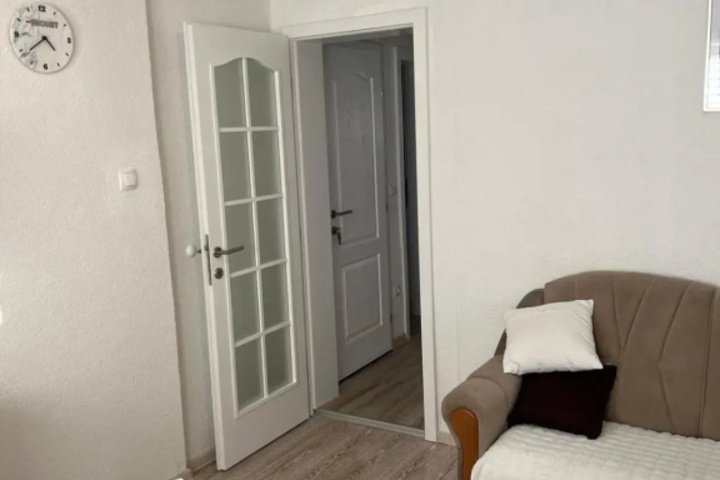 Room 5 of 16