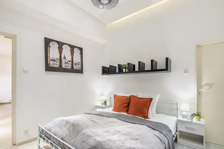 Room 3 of 21