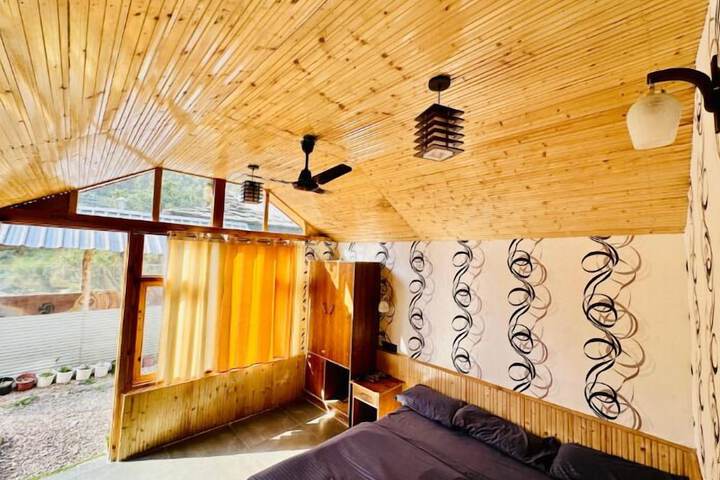 Room 3 of 10