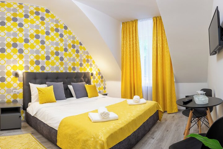 Room 8 of 36