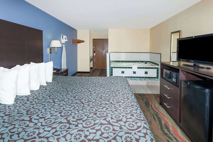 Room 13 of 27