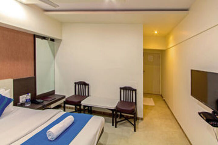 Room 5 of 18
