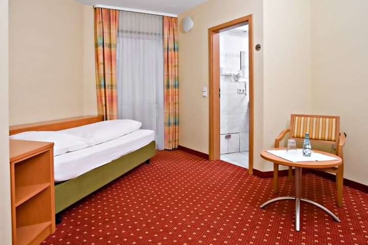 Room 4 of 14