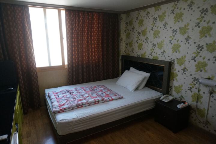 Room 10 of 26
