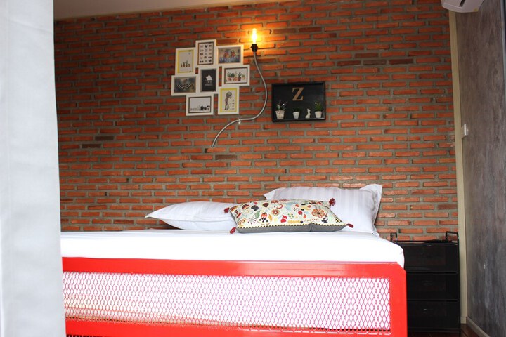 Room 19 of 122
