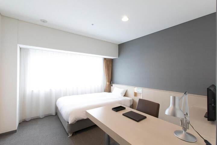 Room 5 of 28