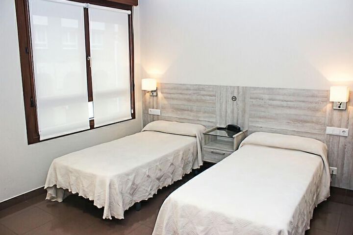 Room 12 of 28