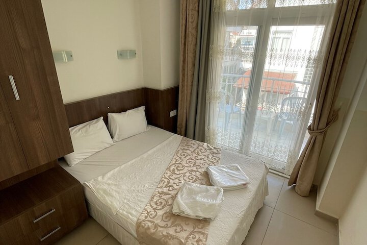 Room 12 of 22